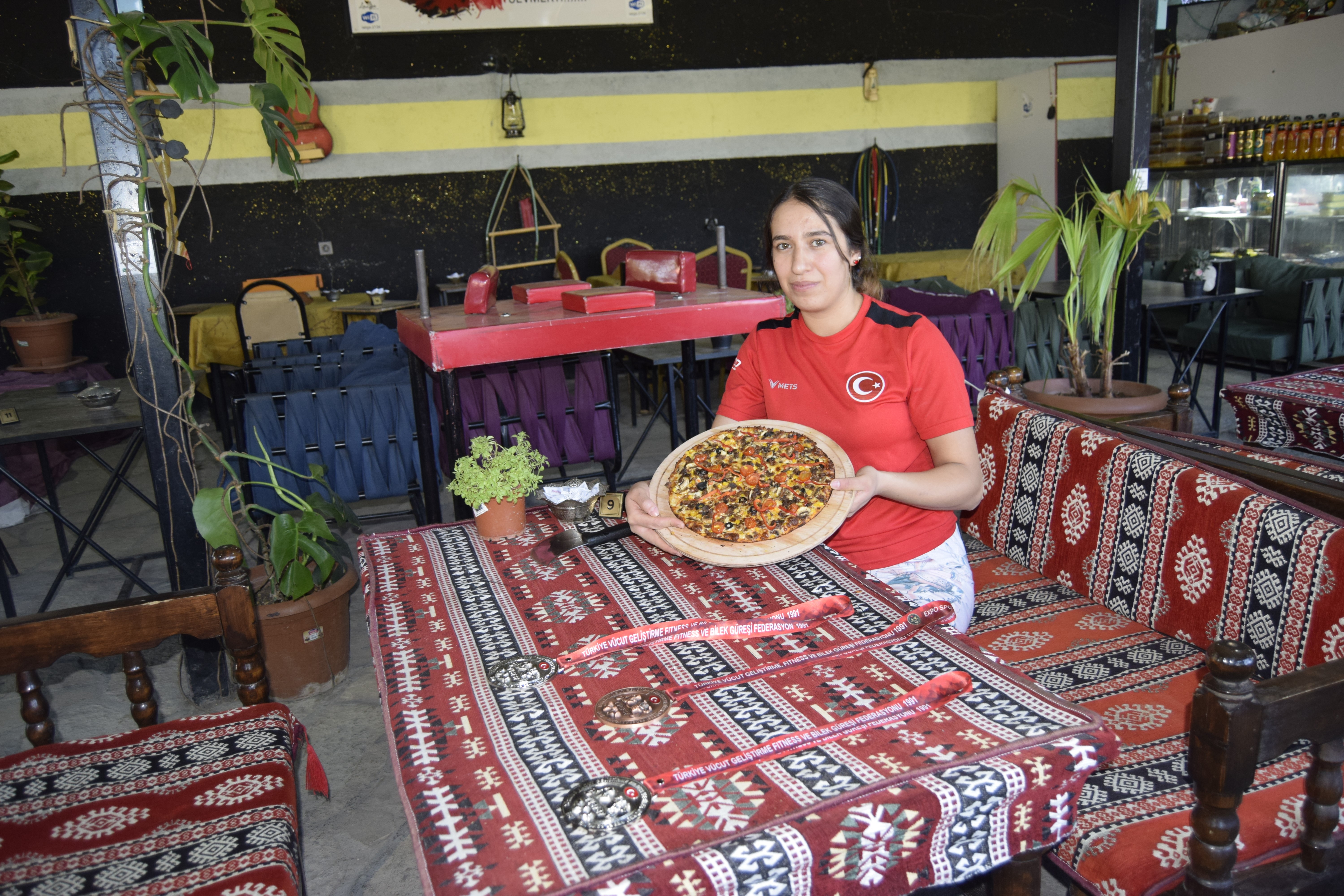 Milli Bilek Güreşçisinden Yöresel Malzemelerle “Pirano” Pizza