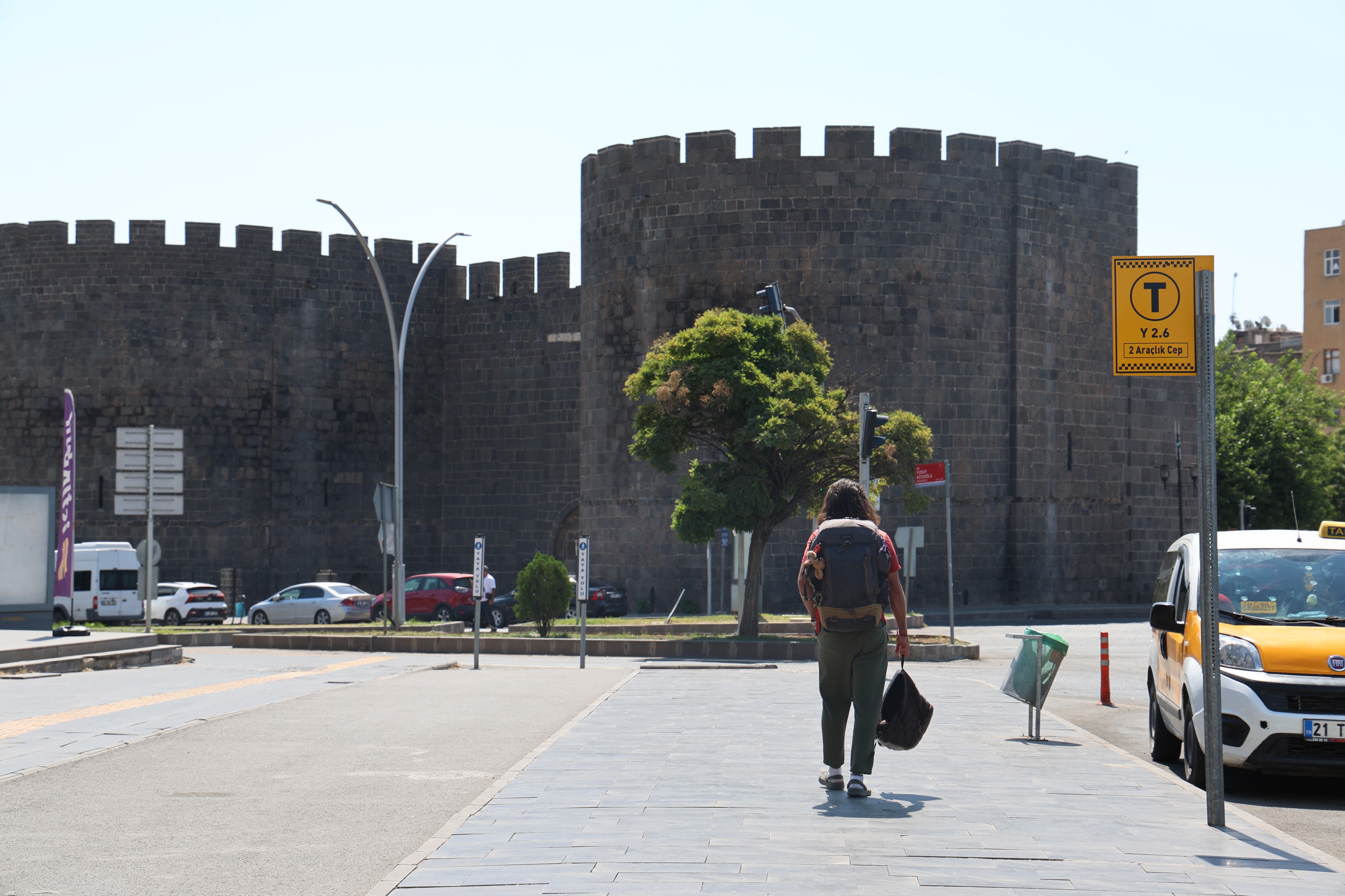 Evden Kovulan Gezgin, 5 Yılda 71 Şehir 7 Ülke Gezdi