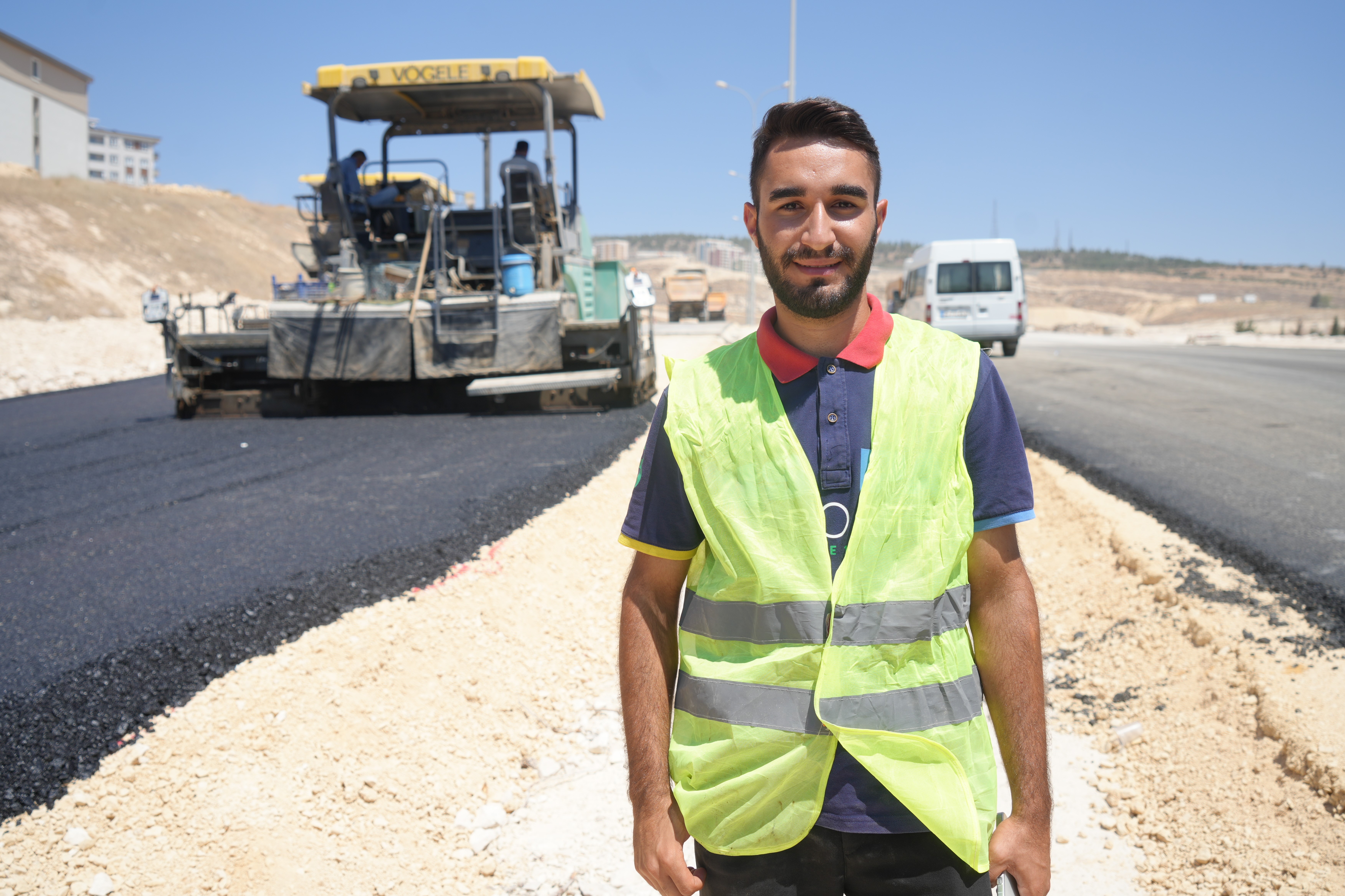 Asfalt İşçileri 180 Dereceyi Aşan Sıcaklıkta Çalışıyor