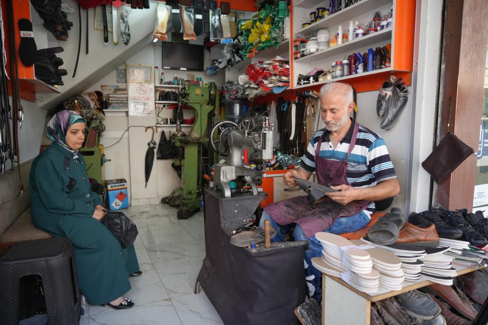 7 Metrekarelik Dükkanda 40 Yıldır Ayakkabı Tamir Ediyor