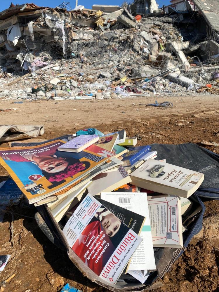 Depremin Derin İzlerini Kendisini Çocuklara Adayarak Sildi