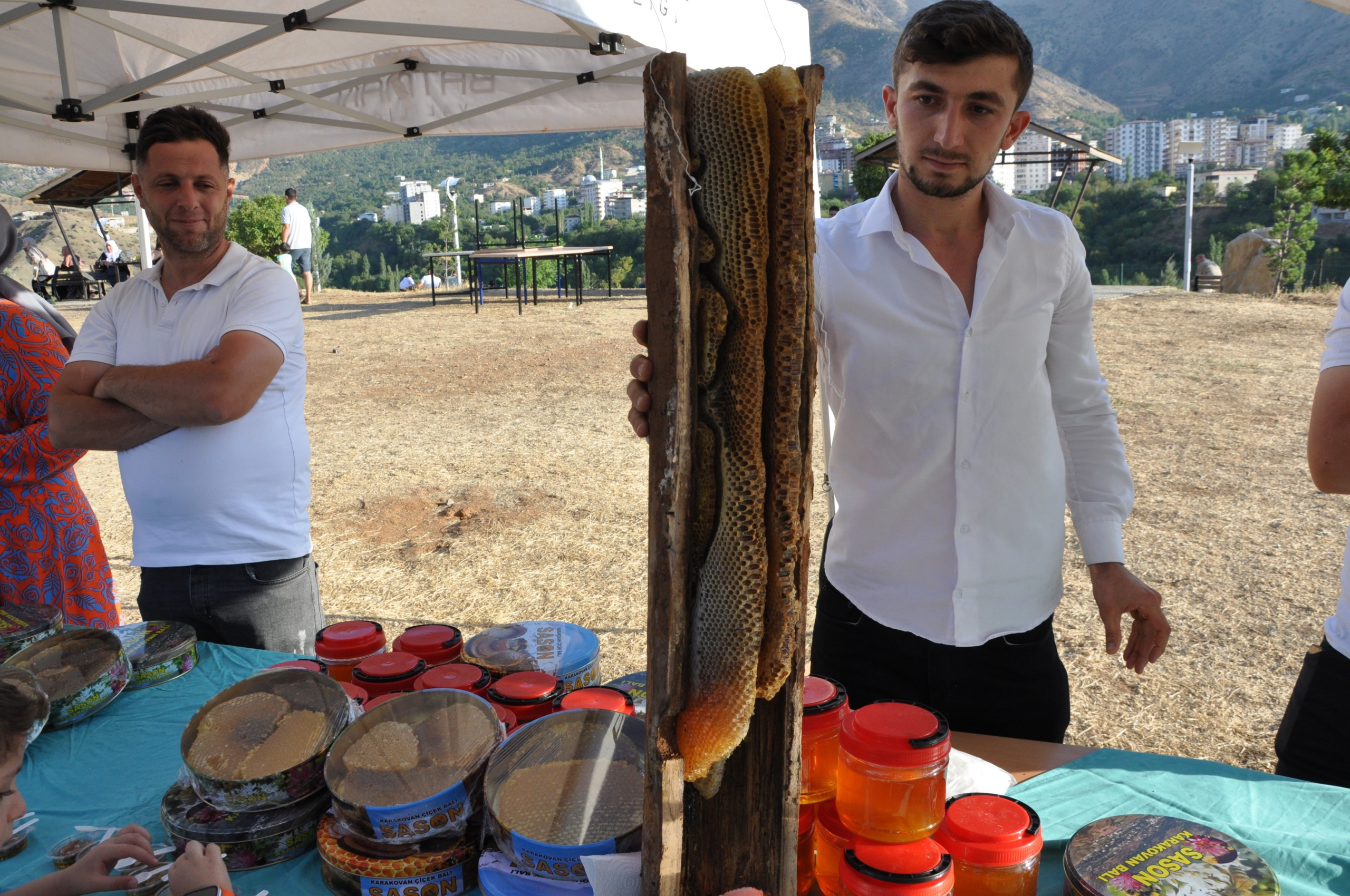 Mereto Dağı Eteklerindeki Bal, Ceviz, Çilek ve Yayla Festivali Yoğun İlgi Gördü