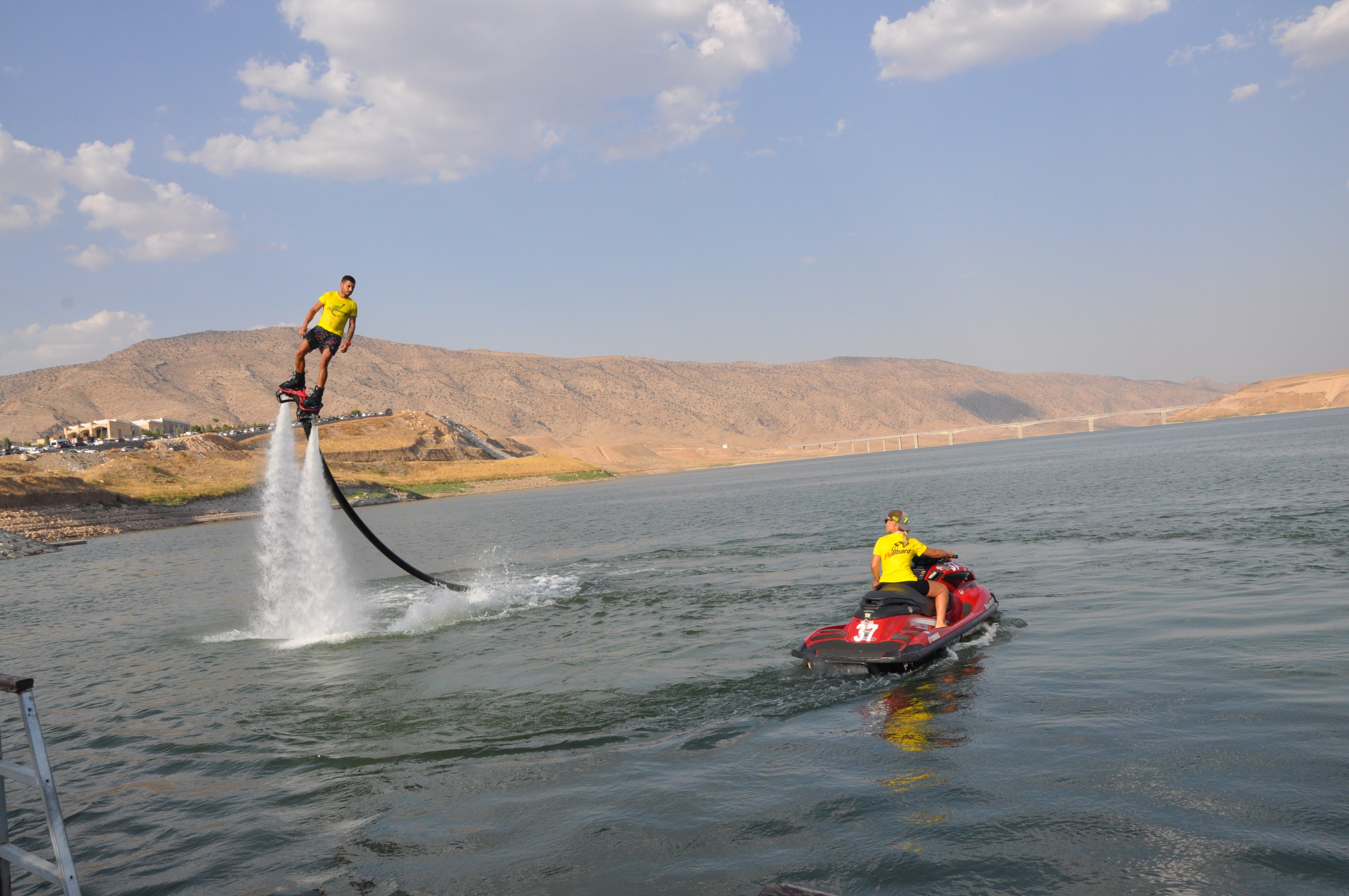 Denizi Olmayan Batman'da Flyboard Gösterisi Yoğun İlgi Gördü