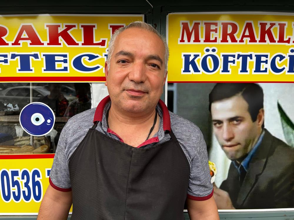 Kemal Sunal'dan Esinlenerek 'Meraklı Köfteci' Açtı