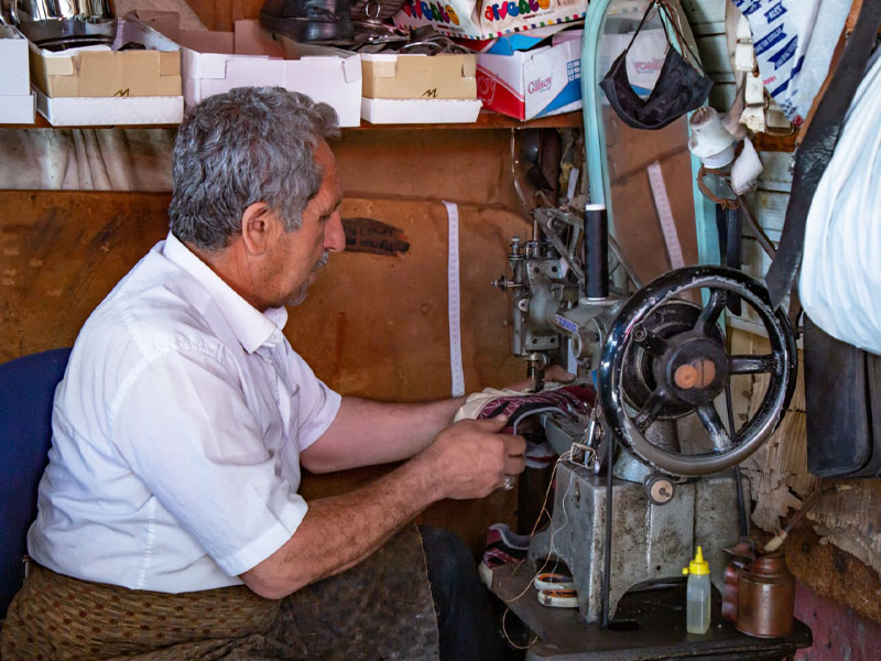 Yenisini Almak Zor, Eskide Israr Var