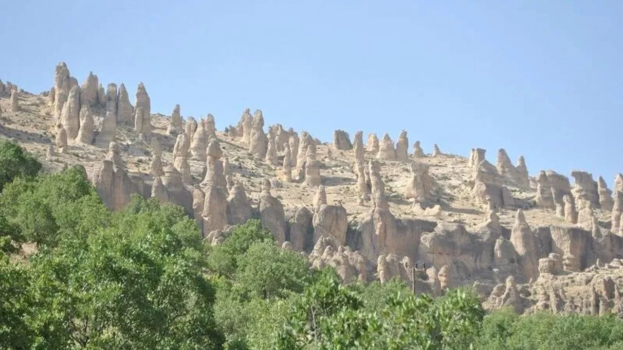 Güneydoğu’nun Kapadokya’sı Gelincik Dağı görenleri büyülüyor