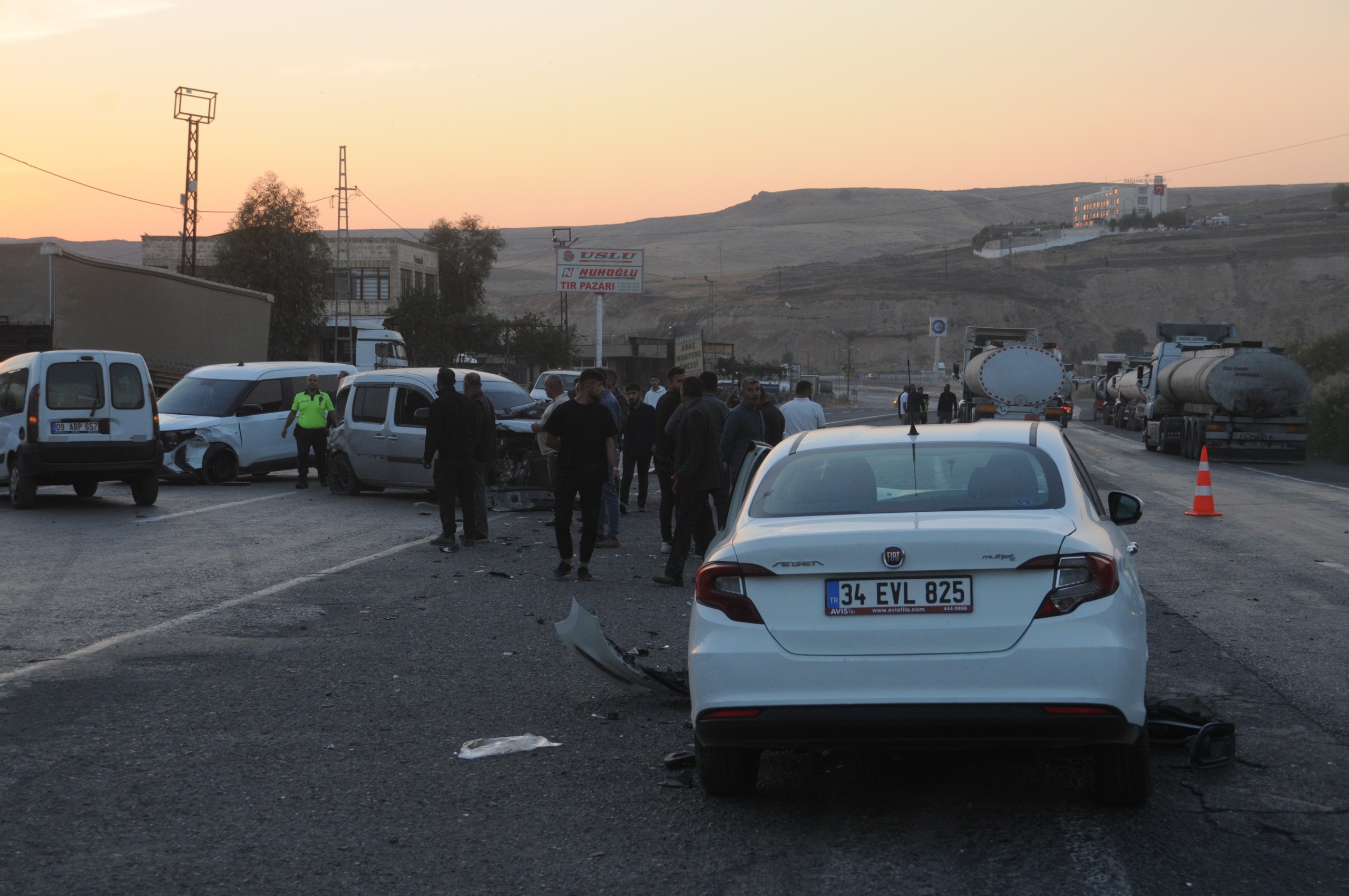 4 Aracın Karıştığı Zincirleme Trafik Kazasında 2 Kişi Yaralandı