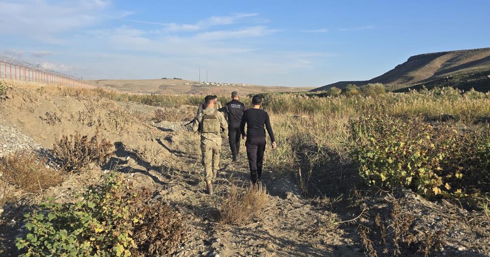 Dicle Nehrinde Kaybolan Genci 4 İlden 30 Kişilik Ekip Arıyor