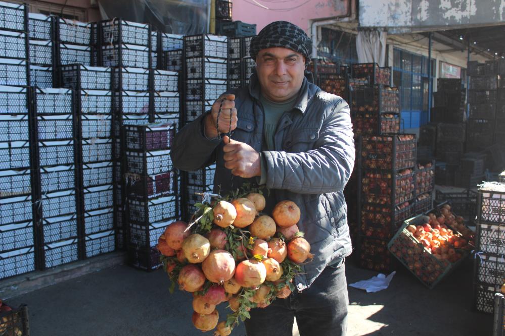 Kendine Has Lezzetiyle Bilinen "Zivzik" Narı Kilosu 30 Liradan Satılıyor