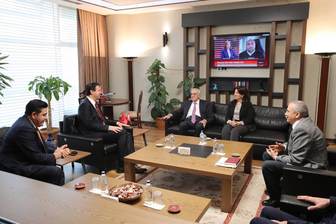 DEM Parti İmralı Heyeti, Görüşmelerini Sürdürüyor | “Kapsamlı Açıklamayı Selahattin Demirtaş'ı Ziyaret Ettikten Sonra Yapacağız”